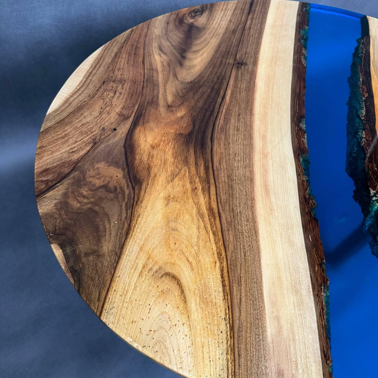 STOLIK PODRĘCZNY OKRĄGŁY RIVET ORZECH STOLIK PODRĘCZNY OKRĄGŁY RIVET ORZECH STOLIK PODRĘCZNY